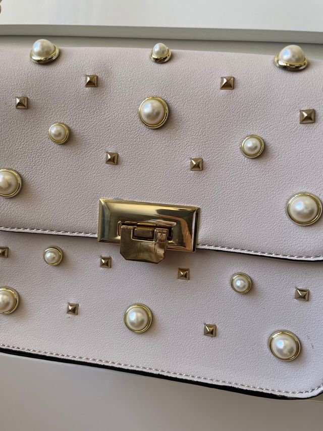 Bolso rosa con perlas