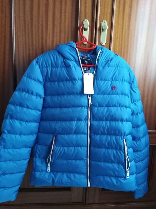 Cazadora plumas de color azul claro