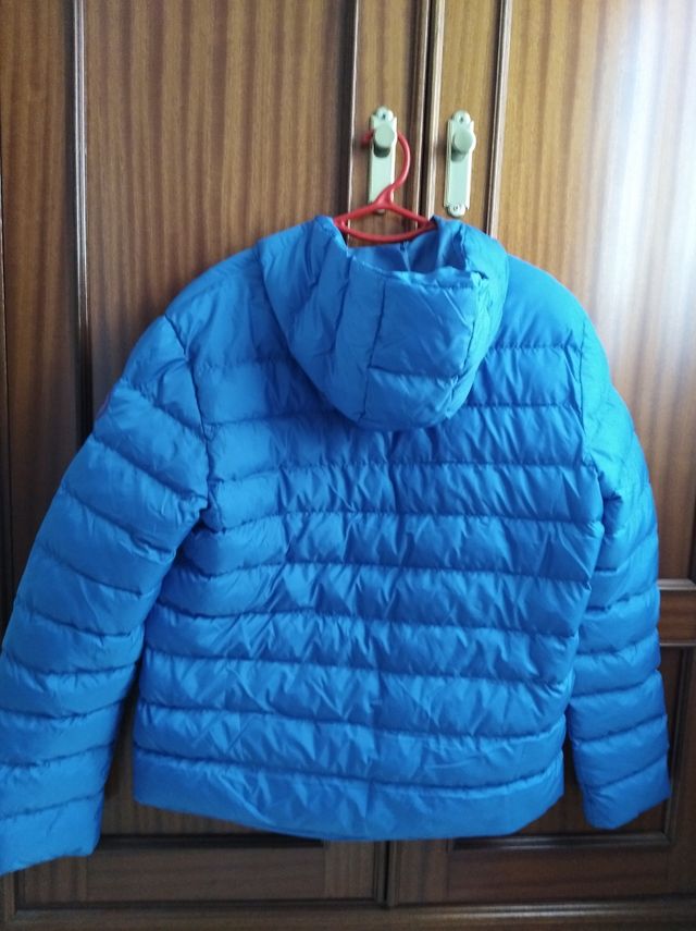 Cazadora plumas de color azul claro
