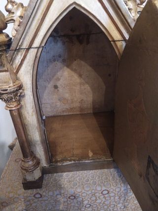 Antiguo Sagrario madera policromada. Siglo XIX