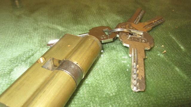 BOMBIN  CON CUATRO LLAVES