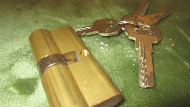 BOMBIN  CON CUATRO LLAVES