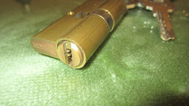 BOMBIN  CON CUATRO LLAVES