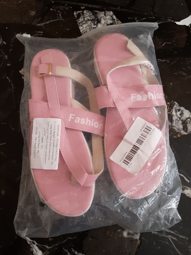 Sandalias nuevas sin estrenar