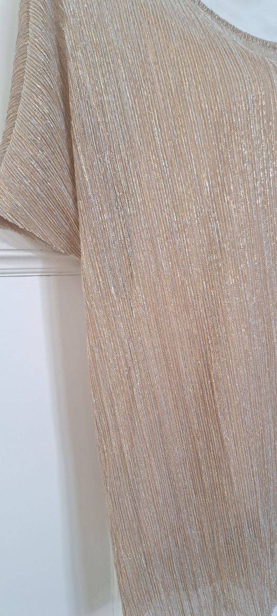 Bonito top con hilo dorado Mango talla S 