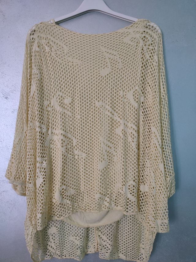 Bella maglia in filet con maniche a pipistrello