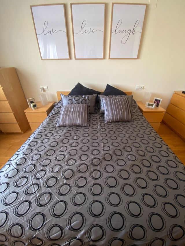 Conjunto cubrecama y 6 cojines decorativos 