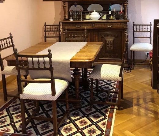 Mesa y 6 sillas estilo Enrique II