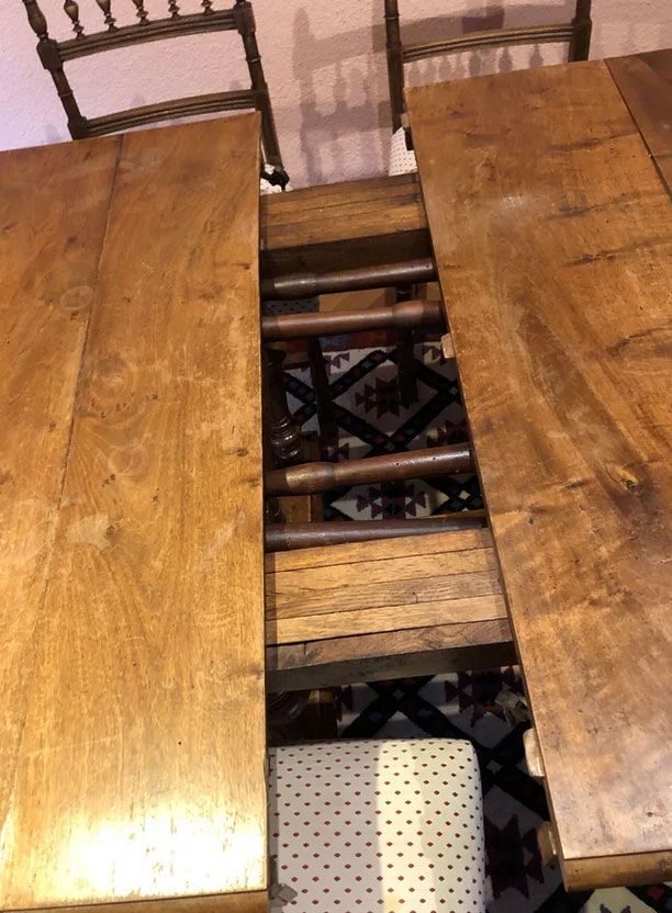 Mesa y 6 sillas estilo Enrique II