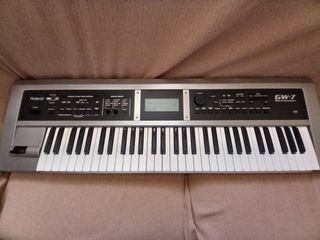 teclado roland 47