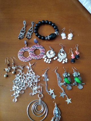 orecchini di bigiotteria