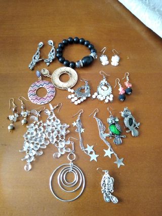 orecchini di bigiotteria