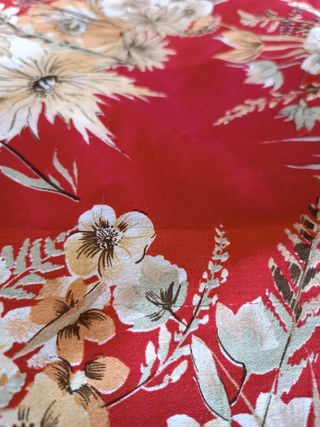 Pañuelo rojo flores