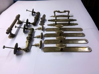 Pomos antiguos de bronce y latón