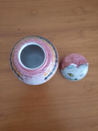 zuccheriera in ceramica a forma di gatto.