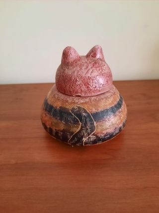 zuccheriera in ceramica a forma di gatto.