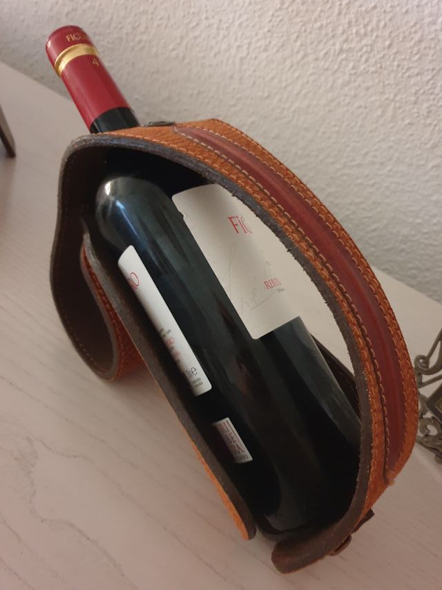 Soporte botella en piel