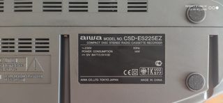 Reproductor de CDs, cassettes y radio.