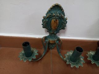Juego de dos candelabros.