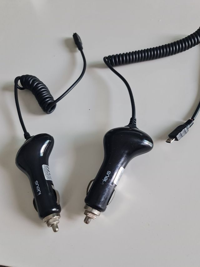 2 cargadores para coche 