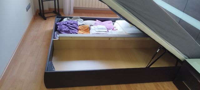 Canapé color wengué y colchón (látex+viscoelástica