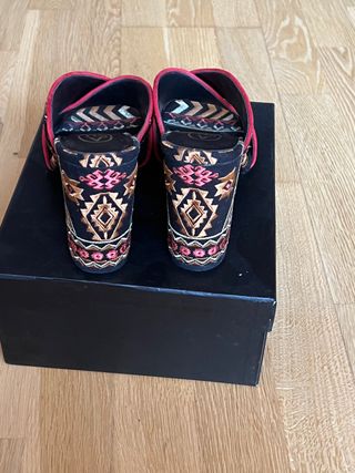 Zapatos fiesta -boho -bordados. Ash