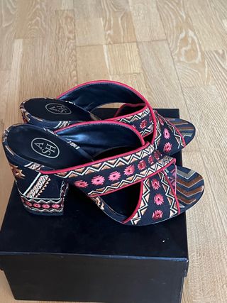 Zapatos fiesta -boho -bordados. Ash