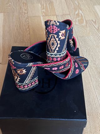 Zapatos fiesta -boho -bordados. Ash