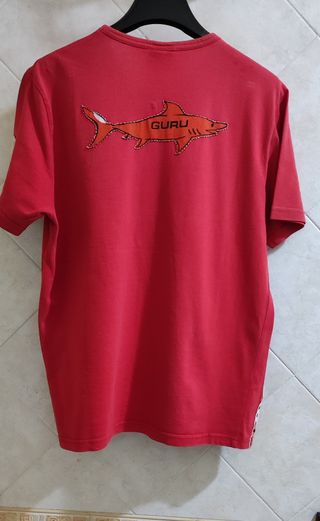 T-shirt rossa Guru scollo a V vintage