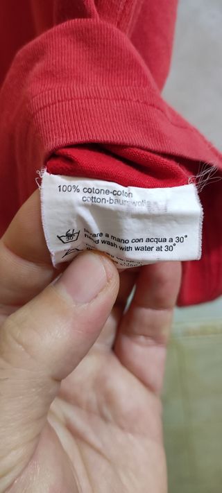 T-shirt rossa Guru scollo a V vintage