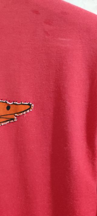 T-shirt rossa Guru scollo a V vintage