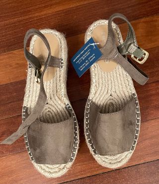 Alpargatas con plataforma. A estrenar. Talla 38