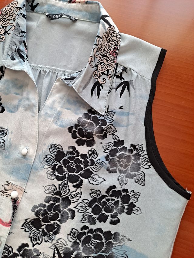 Blusa sin mangas con estampado
