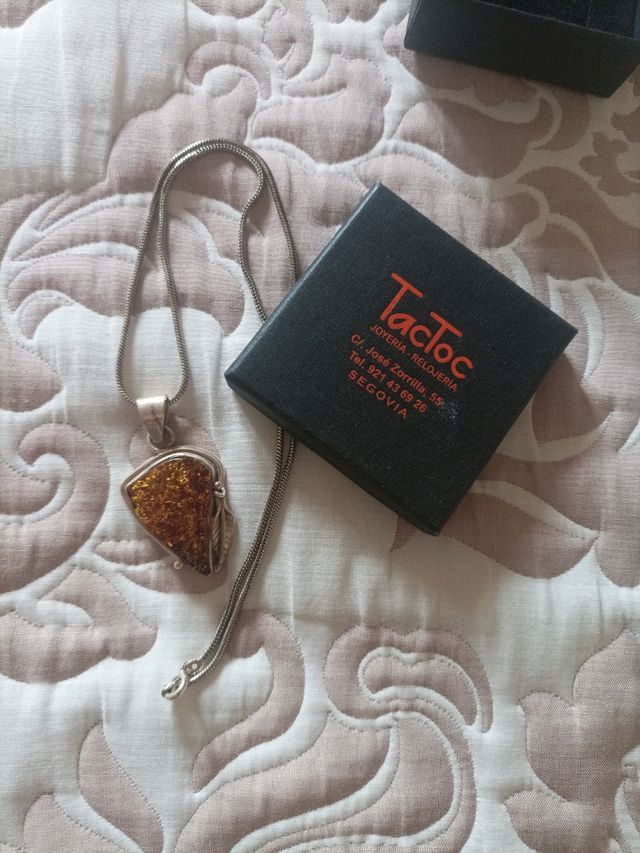 precioso colgante auténtico