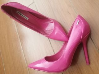 Preciosos zapatos fucsia de charol. MTG. Nuevos