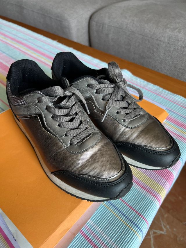 Deportivas talla 37.