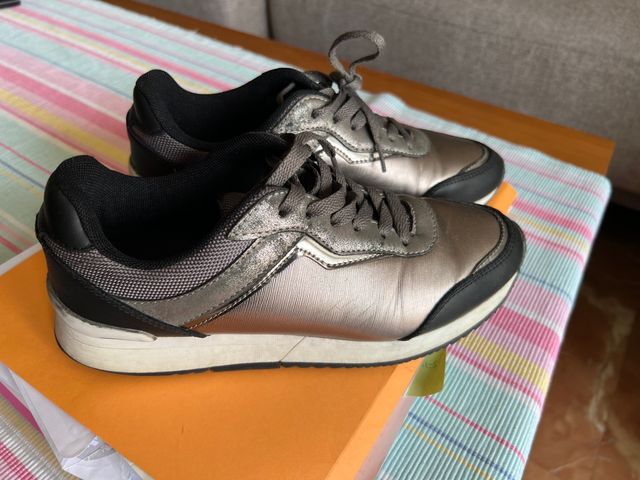 Deportivas talla 37.