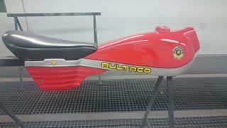 cascos,bicis,motos.. (Instagram aero74art)