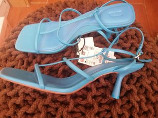 Sandalias turquesa ZARA. Nuevas 