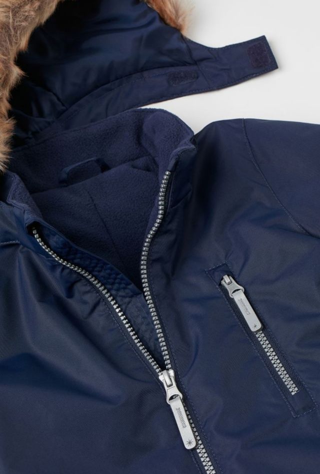 Buzo repelente al agua azul H&M