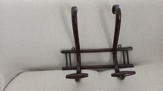 percha madera.
