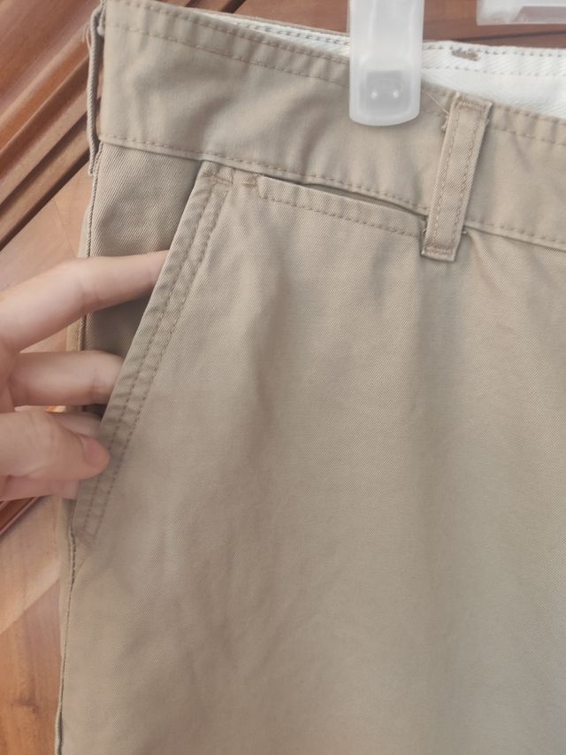 Pantalón chino de hombre de Zara.