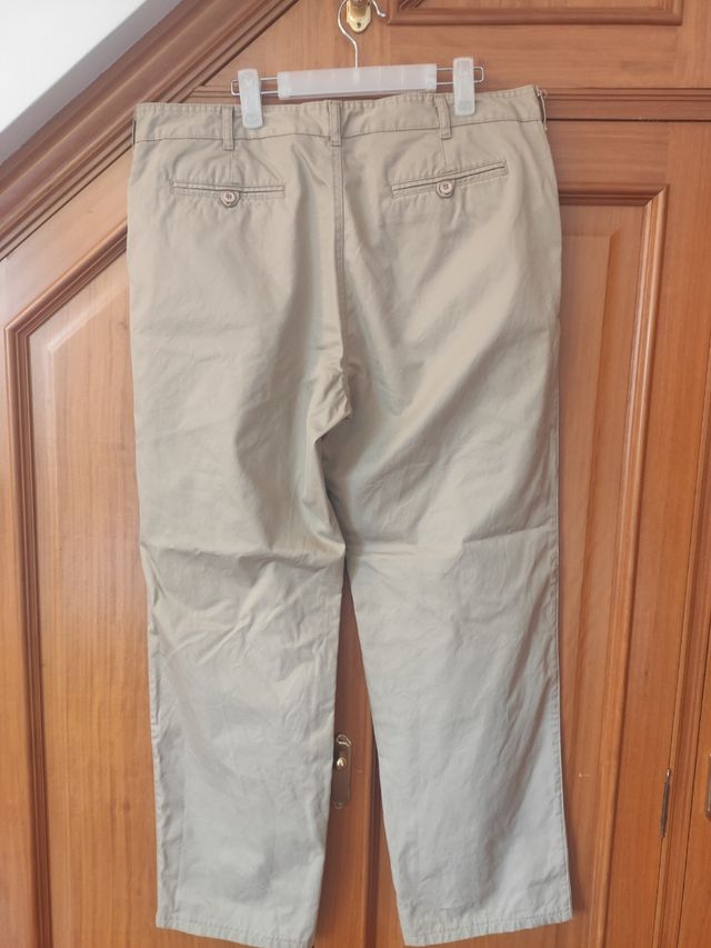 Pantalón chino de hombre de Zara.