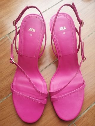Sandalias fucsia Zara. Nuevas