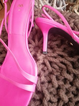 Sandalias fucsia Zara. Nuevas