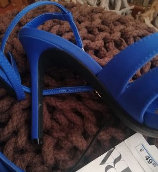 Sandalias azulonas Zara. Nuevas