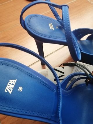 Sandalias azulonas Zara. Nuevas