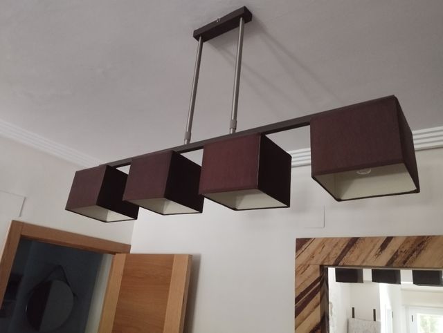 Lampara de techo, color wengue de cuatro bombillas