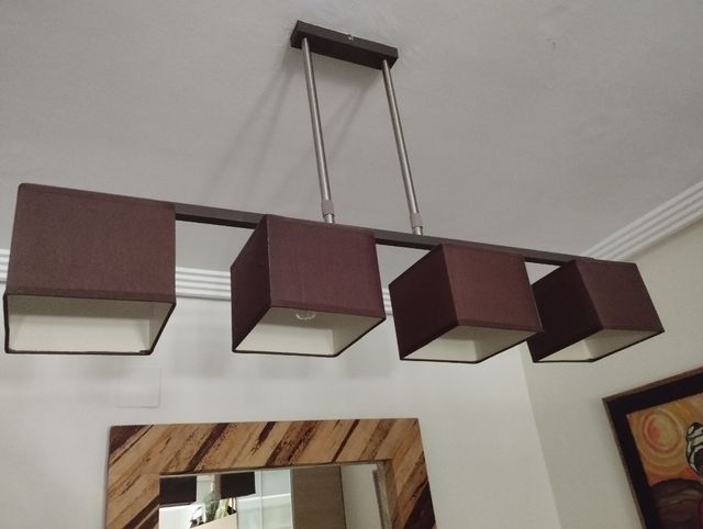 Lampara de techo, color wengue de cuatro bombillas