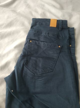 pantalones push Up azules stadivarius